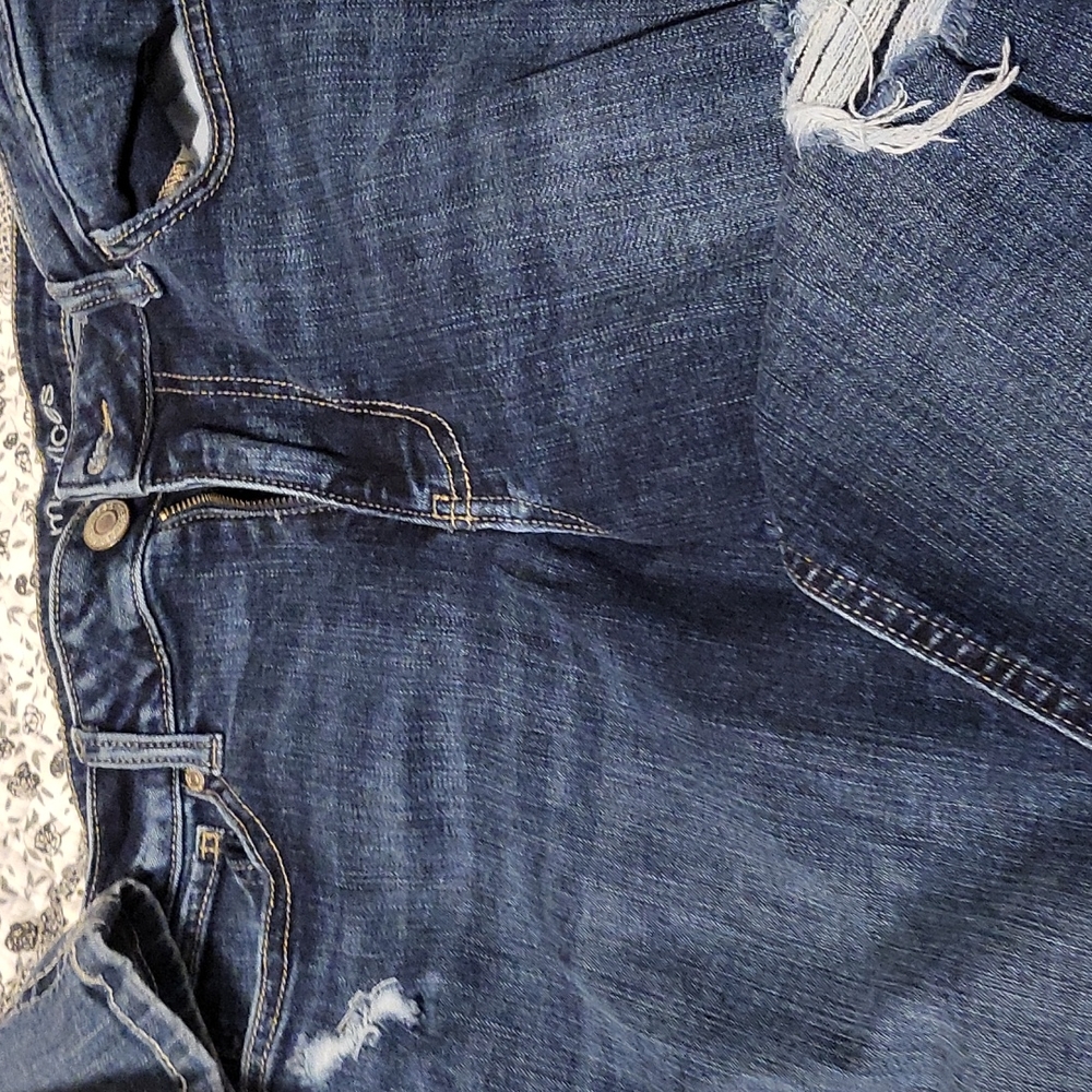 Women's distressed boyfriend jeans
